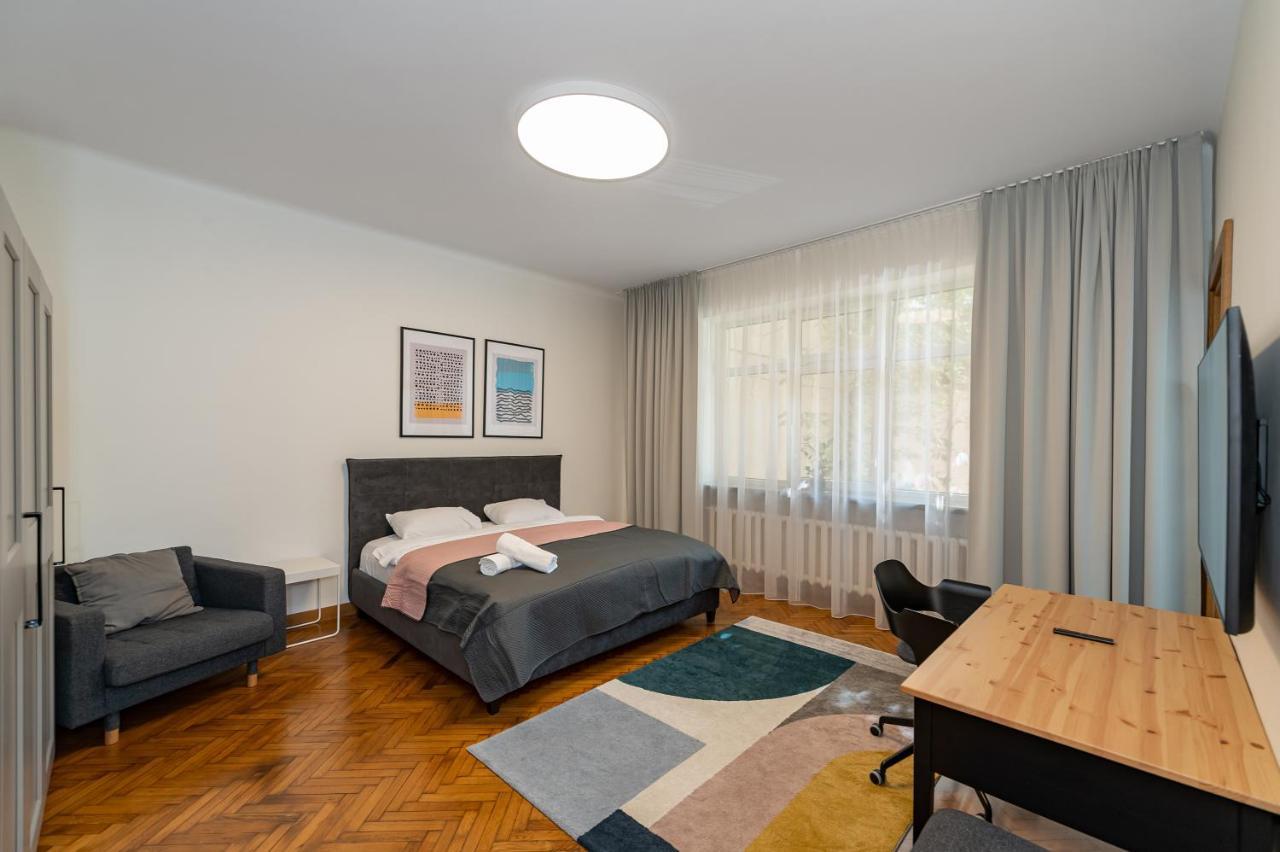 Downtown 4Bd Master Apartment By Hostlovers Kaunas Bagian luar foto